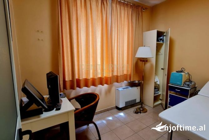 Lulishte 1 Maj jepet me qera godine multifunksionale me 3 kate