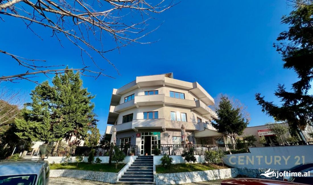 Rotondo Saukut japim me qera godine 4 kate buze rruge kryesore