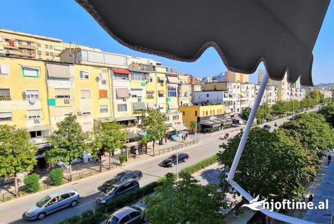 Ambiente Commerciale in Affitto 3+1 a Tirana - 1,500 Euro