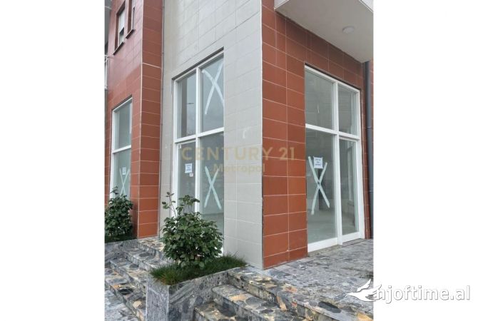 Ambiente Commerciale in Affitto 1+1 a Tirana - 1,000 Euro