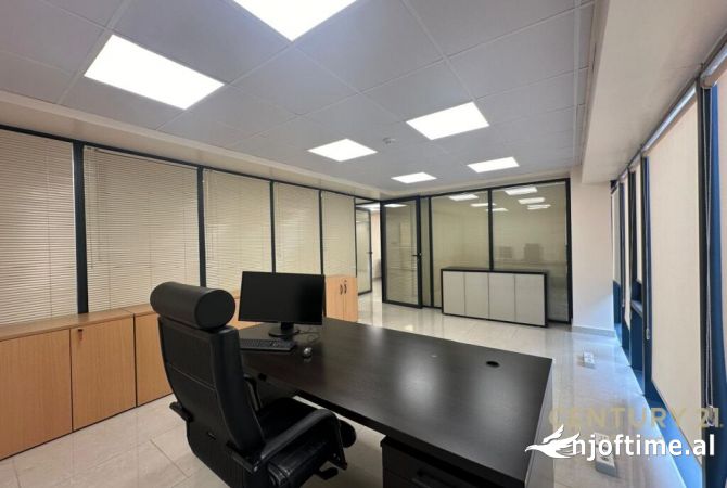 Ambiente Commerciale in Affitto 3+1 a Tirana - 1,500 Euro