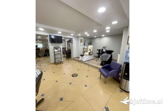 Shkolla e Baletit jepet me qera ambient komercial