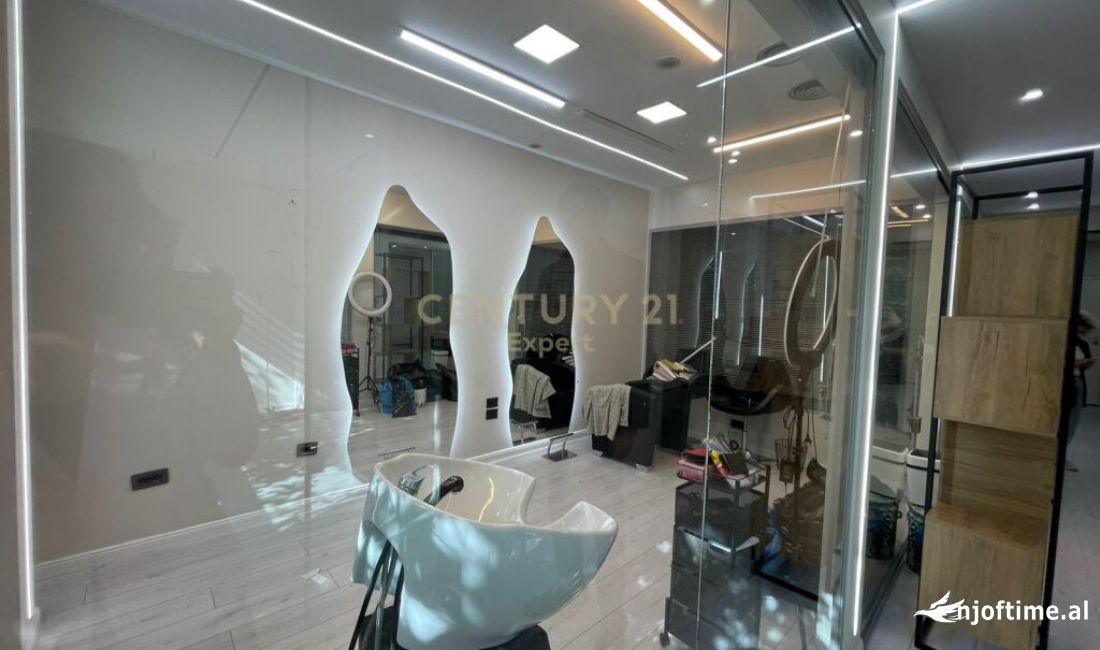 Liceu Artistik jepet me qera ambient per zyra 