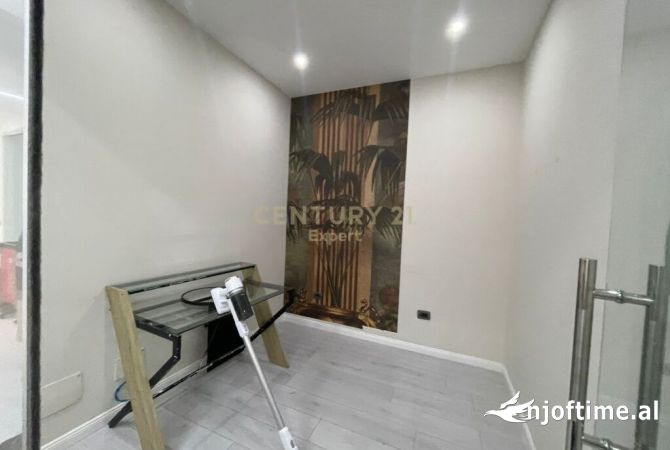 Liceu Artistik jepet me qera ambient per zyra 