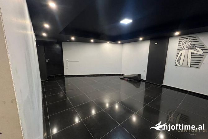 Ambiente Commerciale in Affitto 1+1 a Tirana - 800 Euro