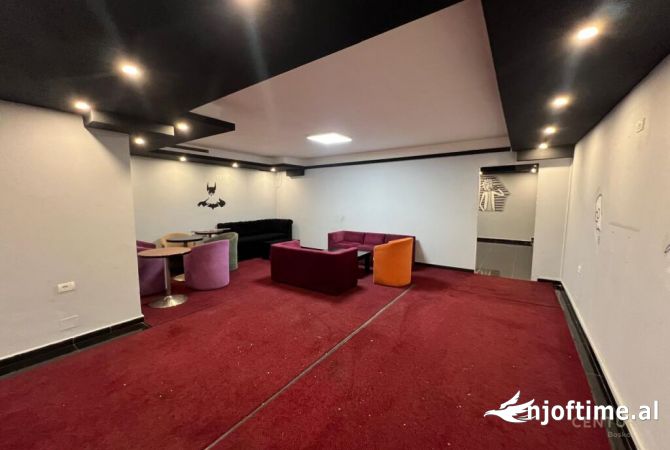 Ambiente Commerciale in Affitto 1+1 a Tirana - 800 Euro