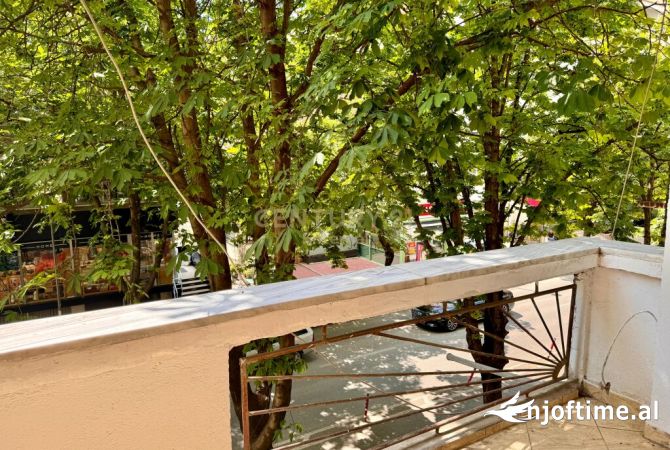 Ambiente Commerciale in Affitto 3+1 a Tirana - 600 Euro