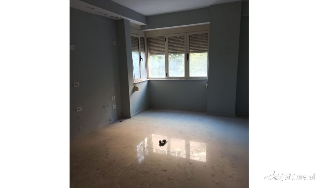 Juridiku jepet me qera ambient per zyra