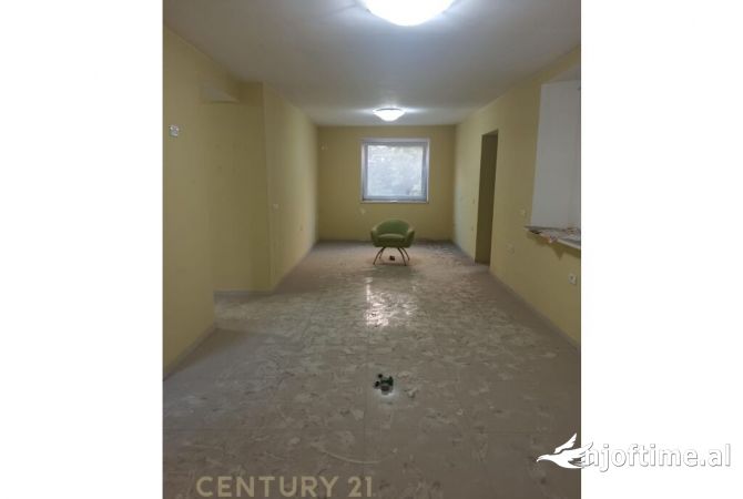 Ambiente Commerciale in Affitto 3+1 a Tirana - 750 Euro