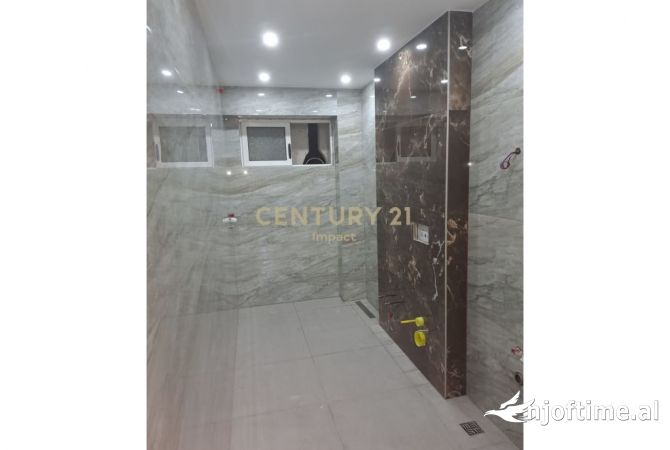 Rruga e Barrikadave jepet me qera ambient per zyre