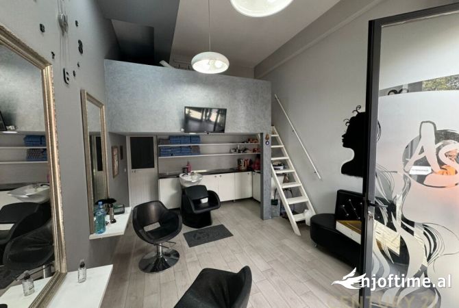 Ambiente Commerciale in Affitto 1+1 a Tirana - 400 Euro