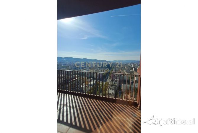 Ambiente Commerciale in Affitto 3+1 a Tirana - 1,000 Euro