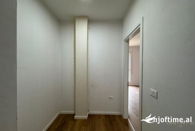 Ambiente Commerciale in Affitto 3+1 a Tirana - 800 Euro