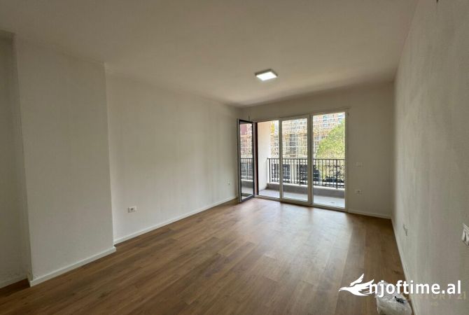 Ambiente Commerciale in Affitto 3+1 a Tirana - 800 Euro