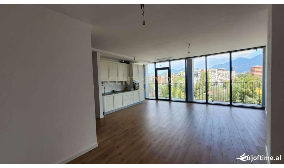Lake View jepet me qera apartament 2+1 per banim apo zyre 