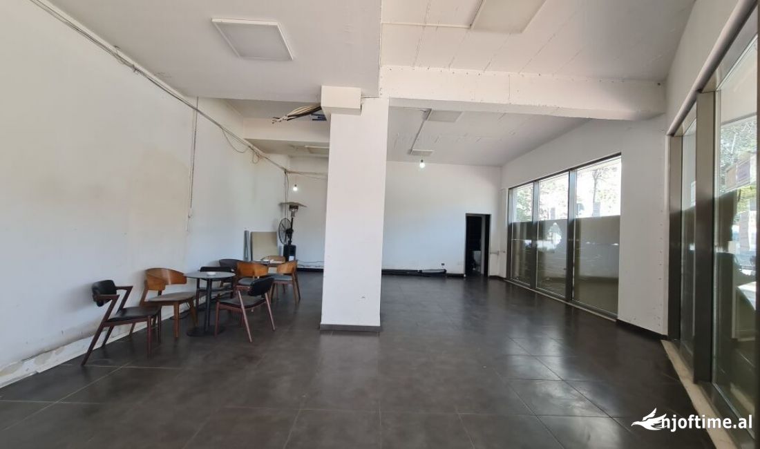 Porcelan jepet me qera ambient komercial per fast food , bar kafe erj 