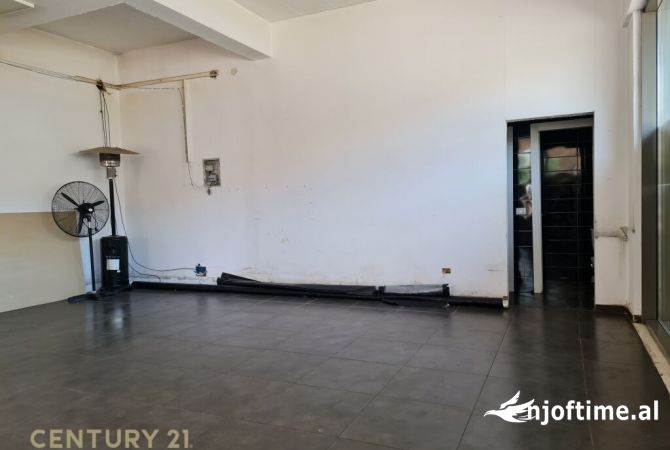Ambiente Commerciale in Affitto 2+1 a Tirana - 1,200 Euro