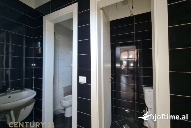 Ambiente Commerciale in Affitto 2+1 a Tirana - 1,200 Euro