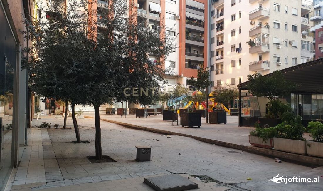 Shitet ambient komercial Astir