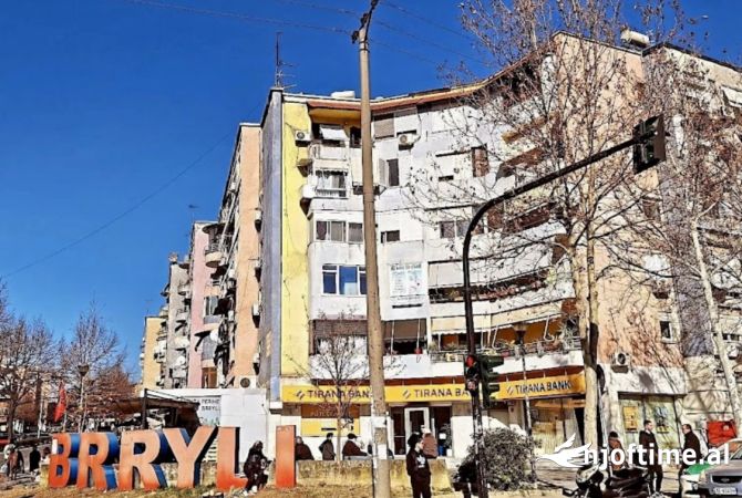 Buze rruge Brryl jepet me qera ambient komercial !