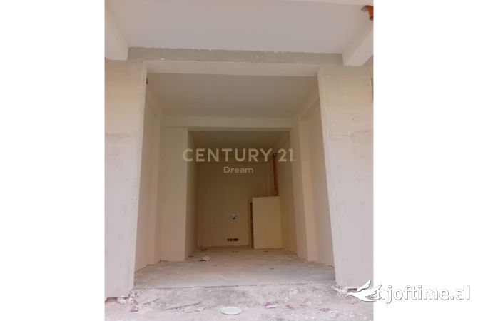 Ambiente Commerciale in Affitto 1+1 a Tirana - 800 Euro