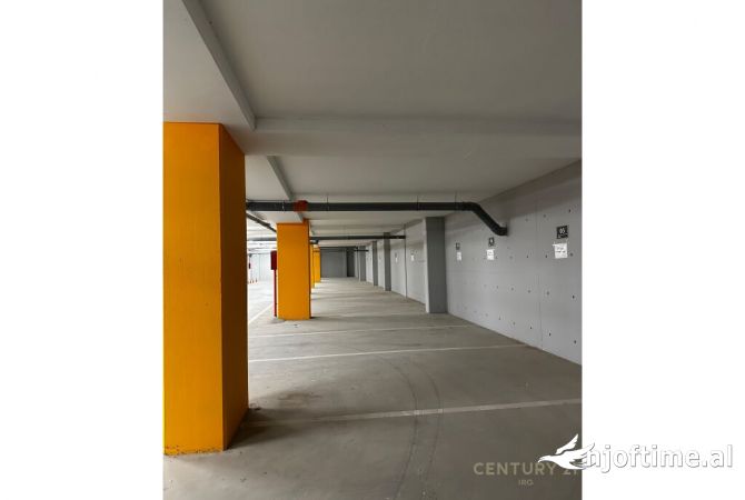 Porcelan buze rruge kryesore jepet me qera ambient komercial 