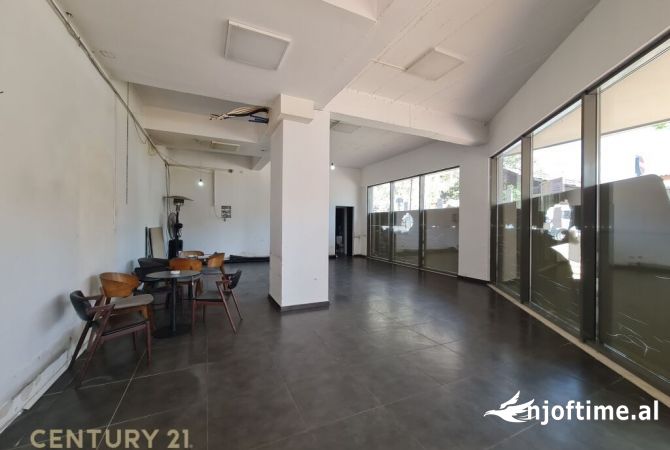 Ambiente Commerciale in Affitto 2+1 a Tirana - 1,200 Euro