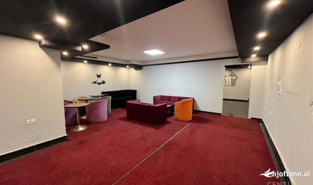 5 Maj jepet me qera ambient komercial