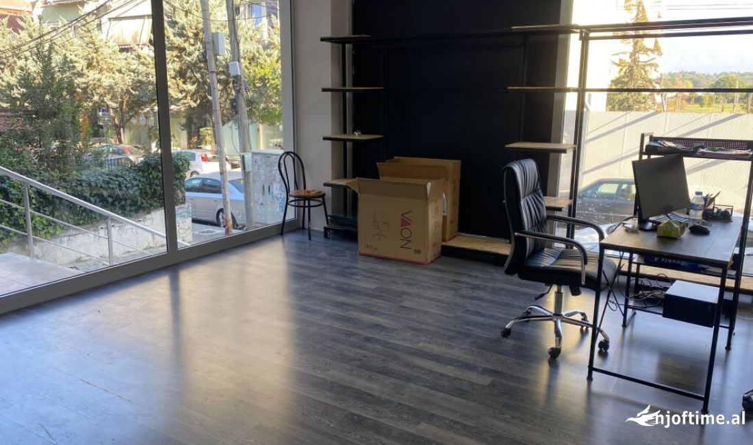 Rruga Bill Klinton jepet me qera ambient zyre 