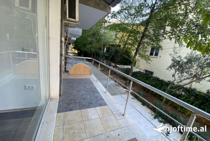 Rruga Bill Klinton jepet me qera ambient zyre 