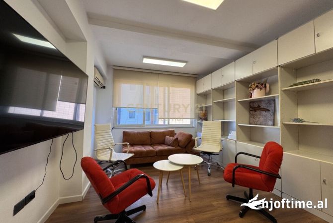 Ambiente Commerciale in Affitto 3+1 a Tirana - 1,400 Euro