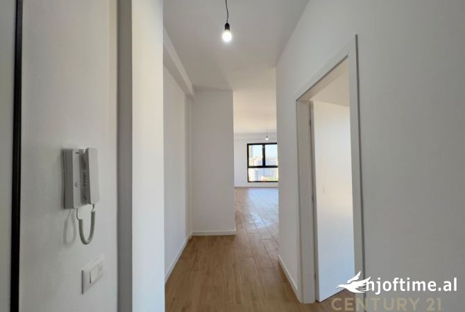 Ambiente Commerciale in Affitto 3+1 a Tirana - 800 Euro