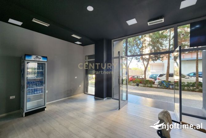 Disponojme ambient biznesi Bar-Kafe per shitje me vendndodhje prane Rezidences Alba!