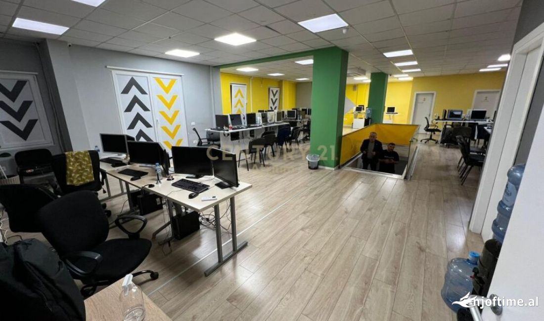 Zyre per Qira ne Rruga e Dibres, Tirane - 7000Euro | 140 m2