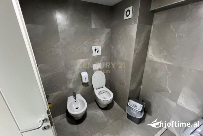 Zyre per Qira ne Rruga e Dibres, Tirane - 7000Euro | 140 m2
