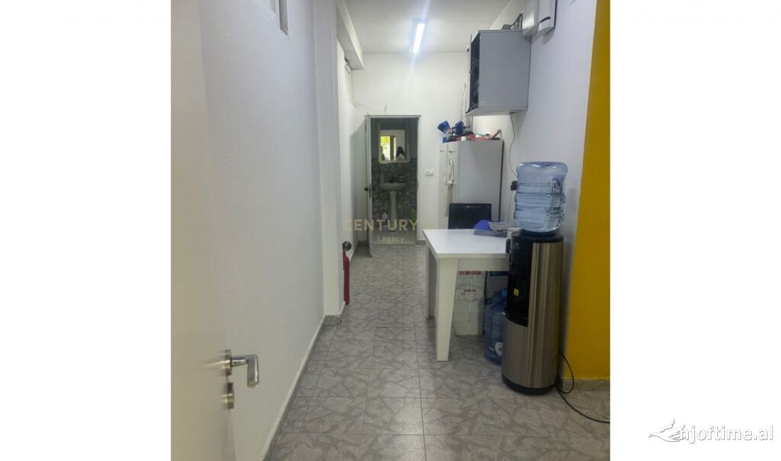 Ambient per zyre me qera tek bulevardi Gjergj Fishta!