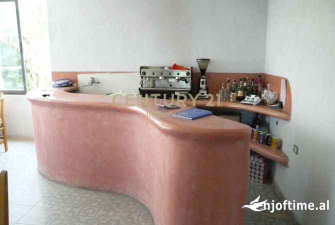 Ambiente Commerciale in Affitto 5+1 a Tirana - 2,200 Euro