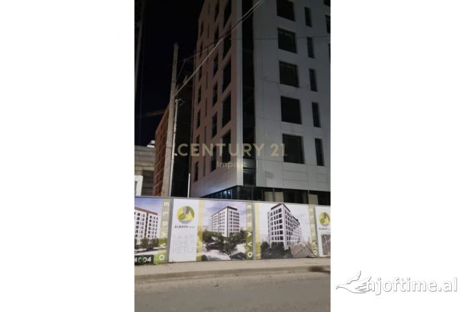 Ambiente Commerciale in Affitto 1+1 a Tirana - 700 Euro