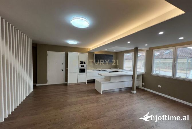 Ambiente Commerciale in Affitto 3+1 a Tirana - 5,000 Euro