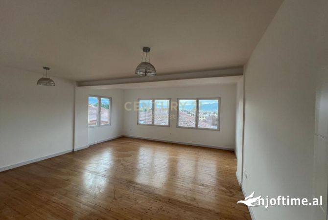 RRUGA E ELBASANIT, JAPIM ME QIRA GODINE PER ZYRA