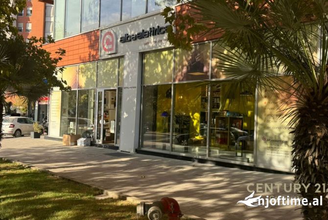 Ambiente Commerciale in Affitto 3+1 a Tirana - 6,000 Euro