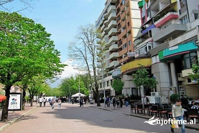 Ambiente Commerciale in Affitto 1+1 a Tirana - 3,500 Euro
