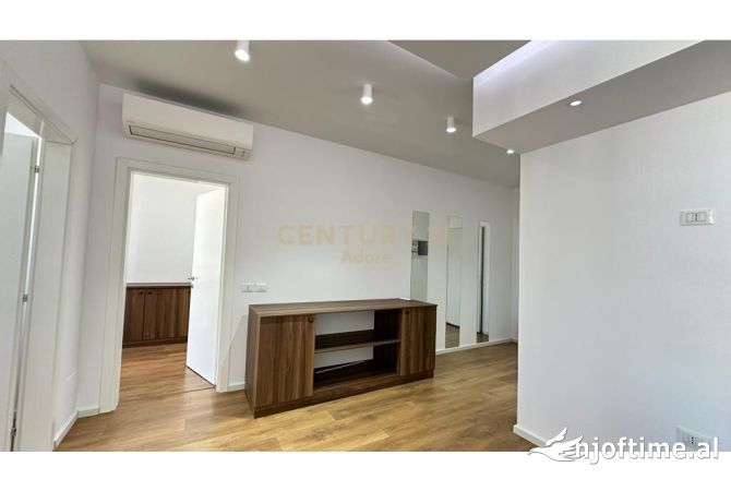 Ambiente Commerciale in Affitto 3+1 a Tirana - 800 Euro