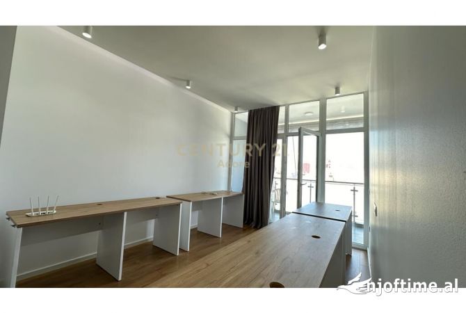 Ambiente Commerciale in Affitto 3+1 a Tirana - 800 Euro