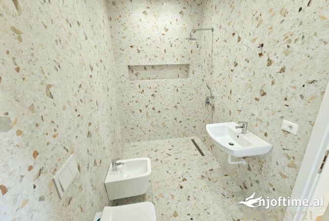 ZYRE PER QIRA NE TIRANA GARDEN BUILDING