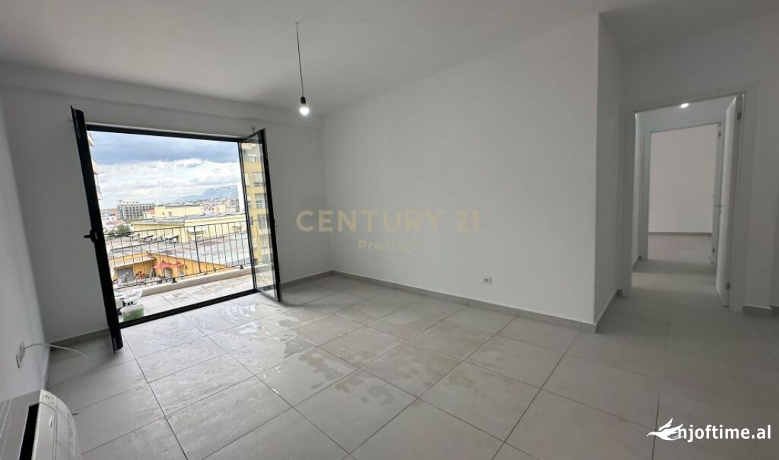 AMBIENT ZYRE +POST PARKIMI ME QIRA TEK STACIONI I TRENIT, TIRANE!