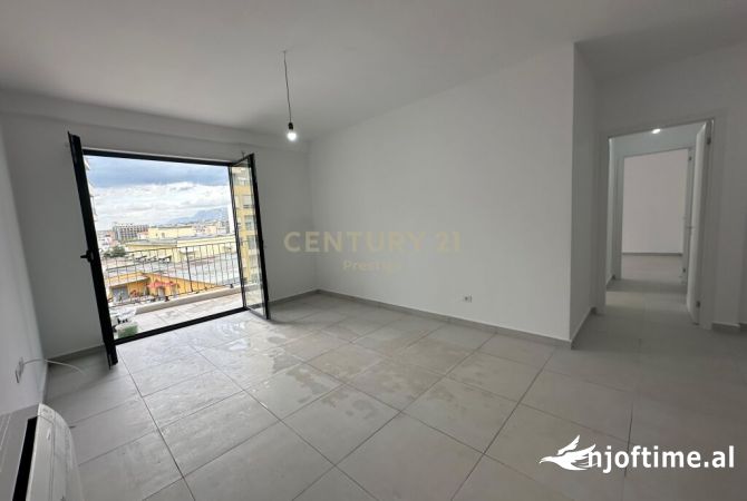 Ambiente Commerciale in Affitto 3+1 a Tirana - 700 Euro