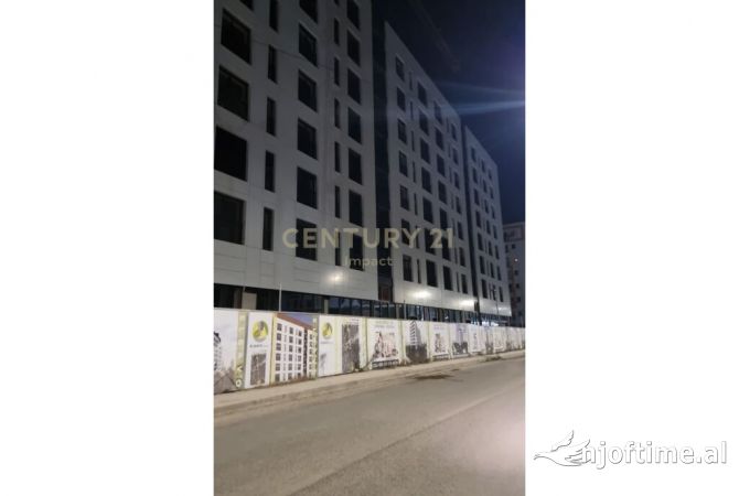 Ambiente Commerciale in Affitto 1+1 a Tirana - 700 Euro
