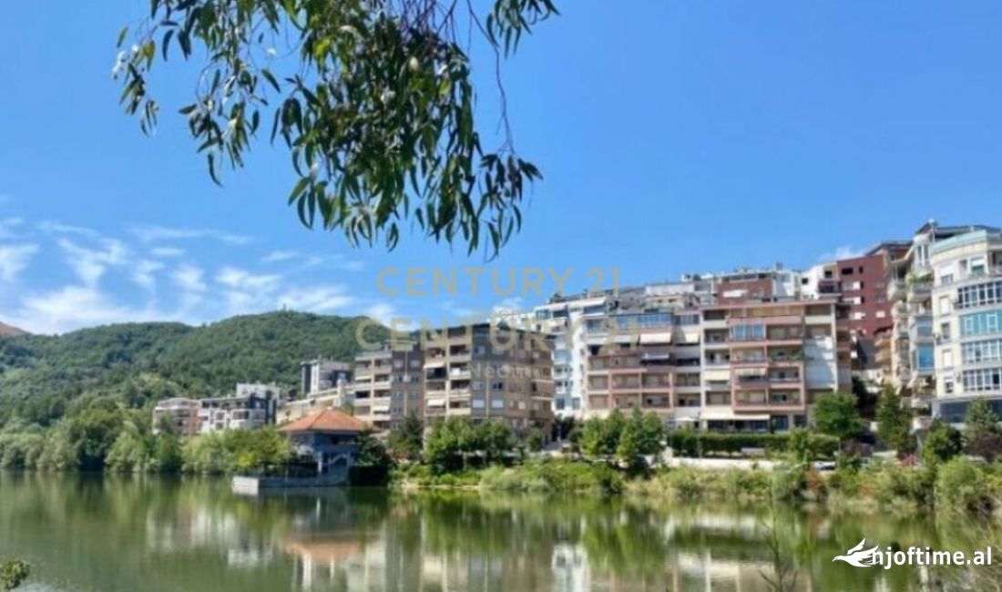 Jepet Ambient Komercial me qira tek Liqeni i Thate!