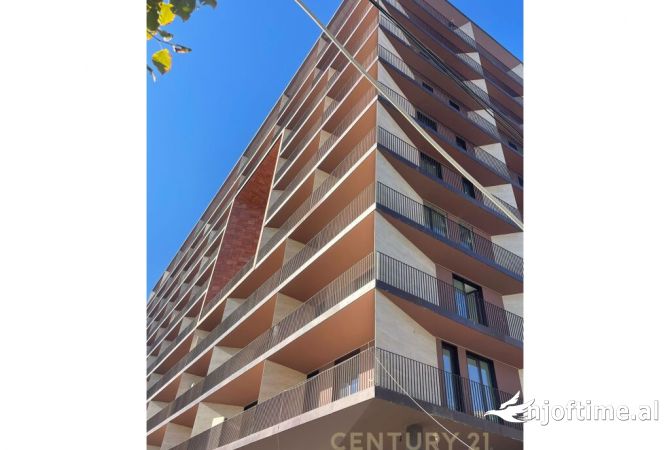 Ambiente Commerciale in Affitto 3+1 a Tirana - 5,000 Euro